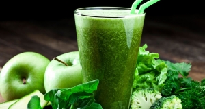 Пийте тези напитки преди лягане, за да стопите коремните мазнини