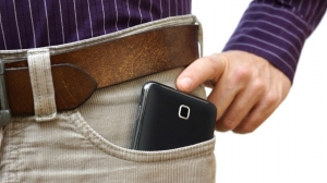 Къде е най-вредно да държим мобилния си телефон