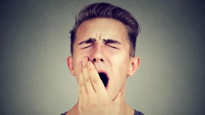 Изследователи откриха: Недостигът на сън прави хората самотни