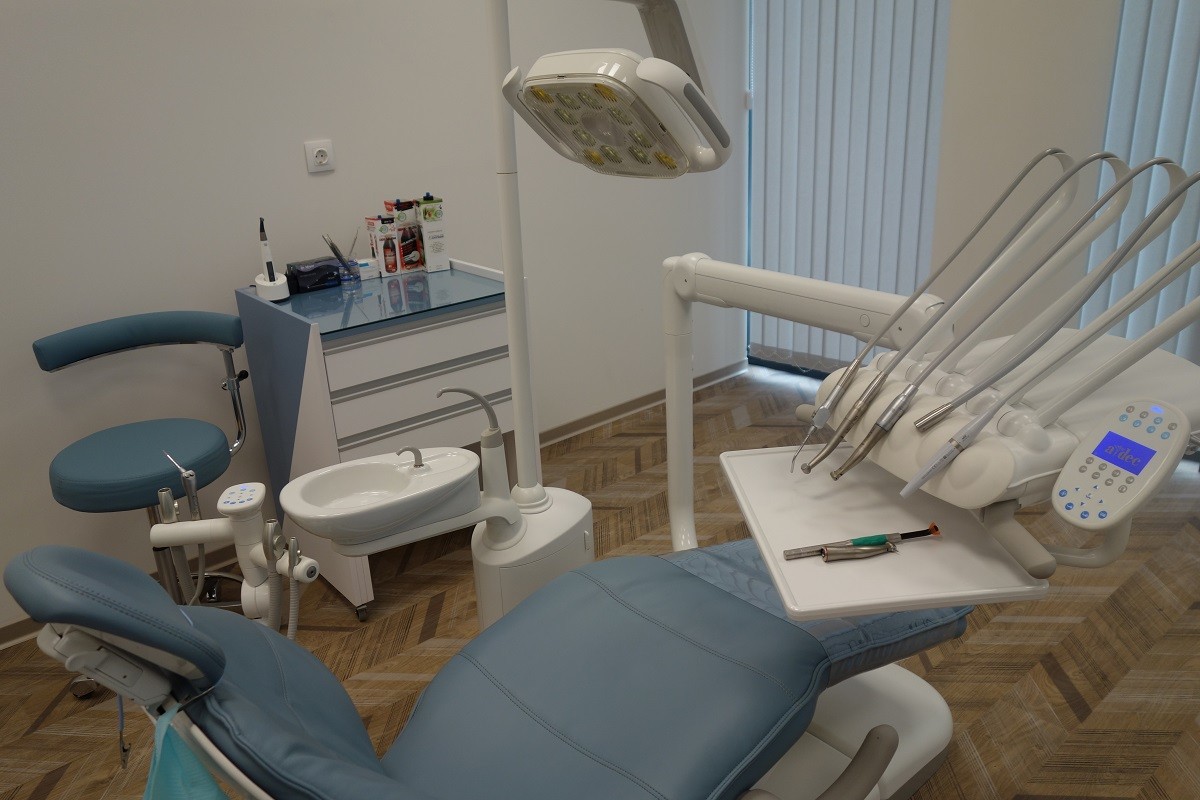 Д-р Кирил Зортев - Dentinvest - Стоматолог - гр. София wewe