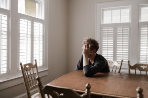 Пагубният ефект на локдауна: Как самотата ни опустоши