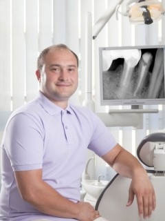 Д-р Васил Кабакчиев - стоматолог гр. София