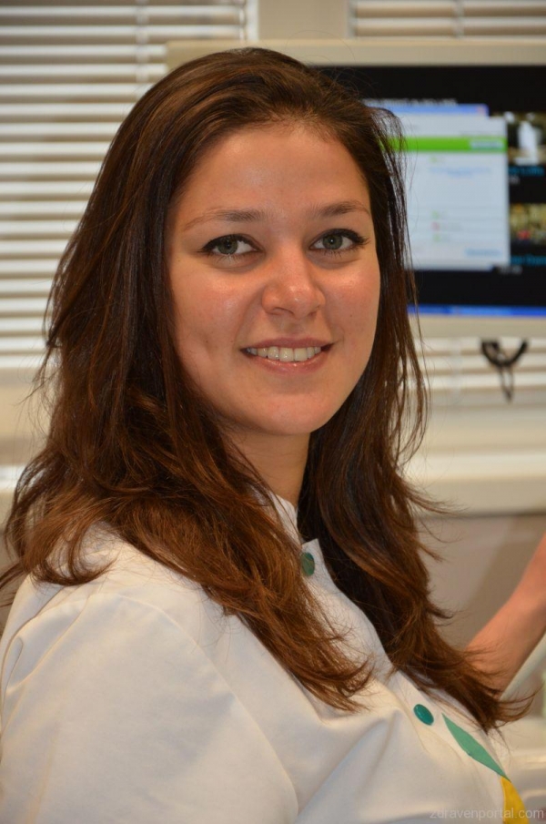 Д-р Райна Юрукова - Стоматолог гр. София