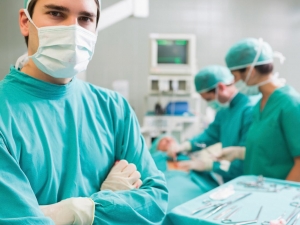 Присадиха ръце на 8-годишно момче