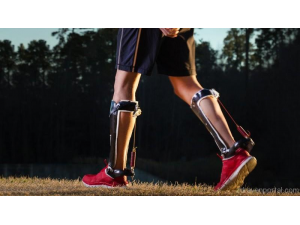 Роботизиран екзоскелет позволява на парализиран мъж да се движи