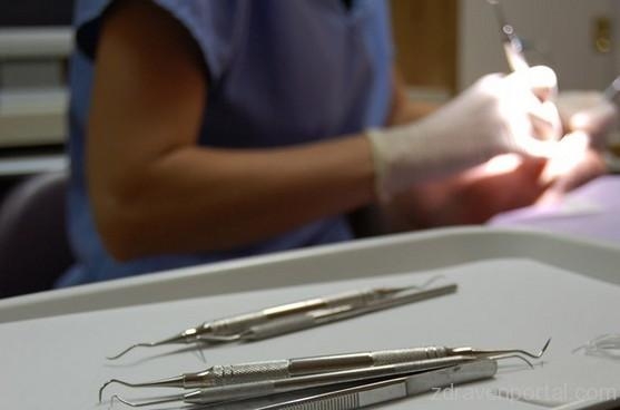 Д-р Емил Костов - Стоматолог гр. София