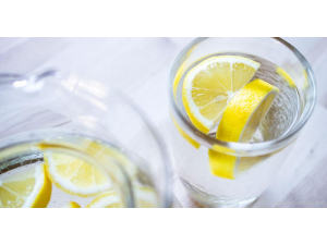 15 причини да пием вода с лимон всяка сутрин