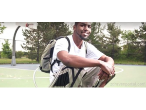 Младеж живее повече от година с изкуствено сърце в раница