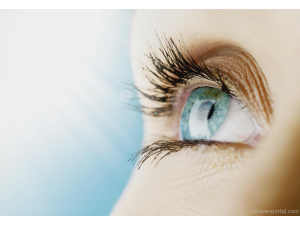 За първи път в света робот оперира в човешко око