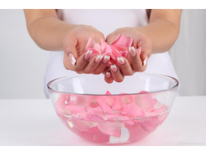 Магическата сила на розовата вода