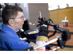 Парализиран мъж задвижи ръката си със силата на мисълта