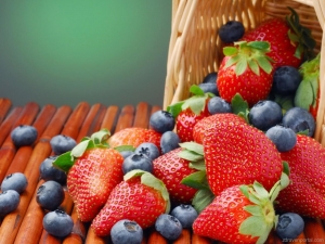 Ягоди и боровинки включват 