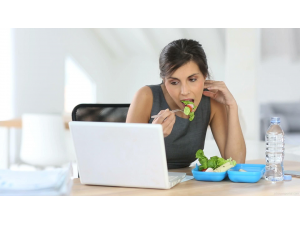 5 често срещани причини, поради които пълнеете в офиса