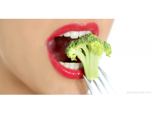 Храни, които правят зъбите ни бели