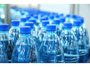 СЗО започва разследване за пластмасата в бутилираната вода